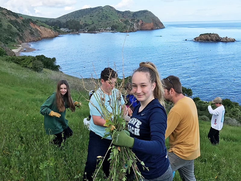 grauer school students on catalina island doing community service clean up work